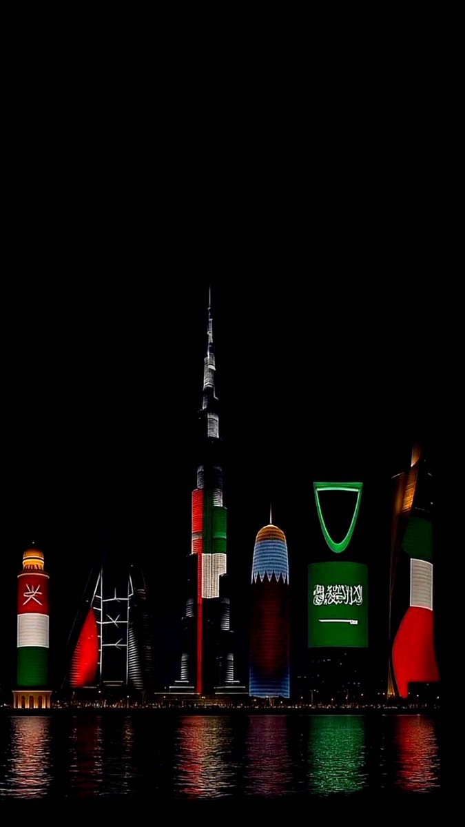 J3losh's tweet photo. يشب النار ؟ مايدري ان حنا اللي نشب النار
صواريخه نركد فوقها " الفنجال والدله "

عسى الله يحفظ البيت الخليجي ياشعوب الدار
ويذل اللي يبي للشعب ولا قيادته ذله

لو ان الله خلقنا ستة شعوبٍ تحت الانظار
يجمعنا " المصير المشترك والدم والمله "

ما علقنا الامل الا على الرحمن مهما صار
عباد الله ماهيب تدور الا الفزعه من الله