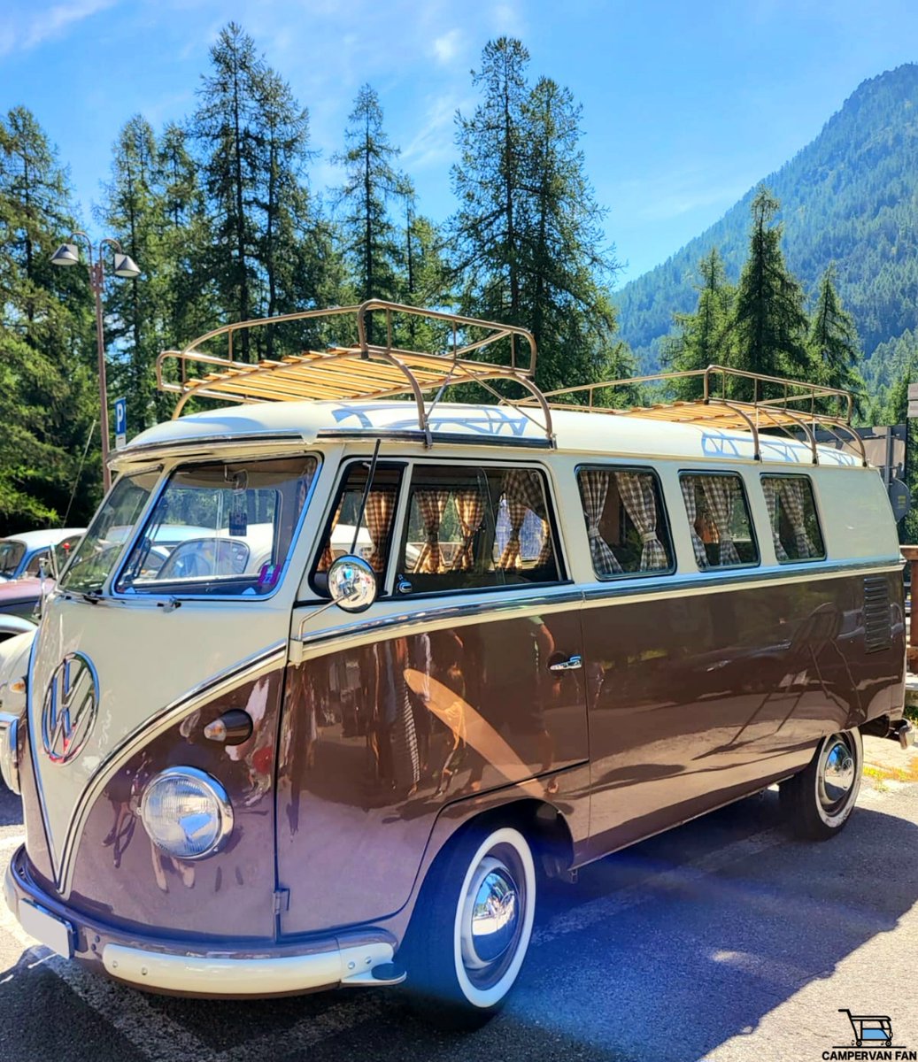 CamperFanPAGE's tweet image. Mario Sposato getting many miles of smiles around Italy with his gorgeous #VWBus! 😊🤌