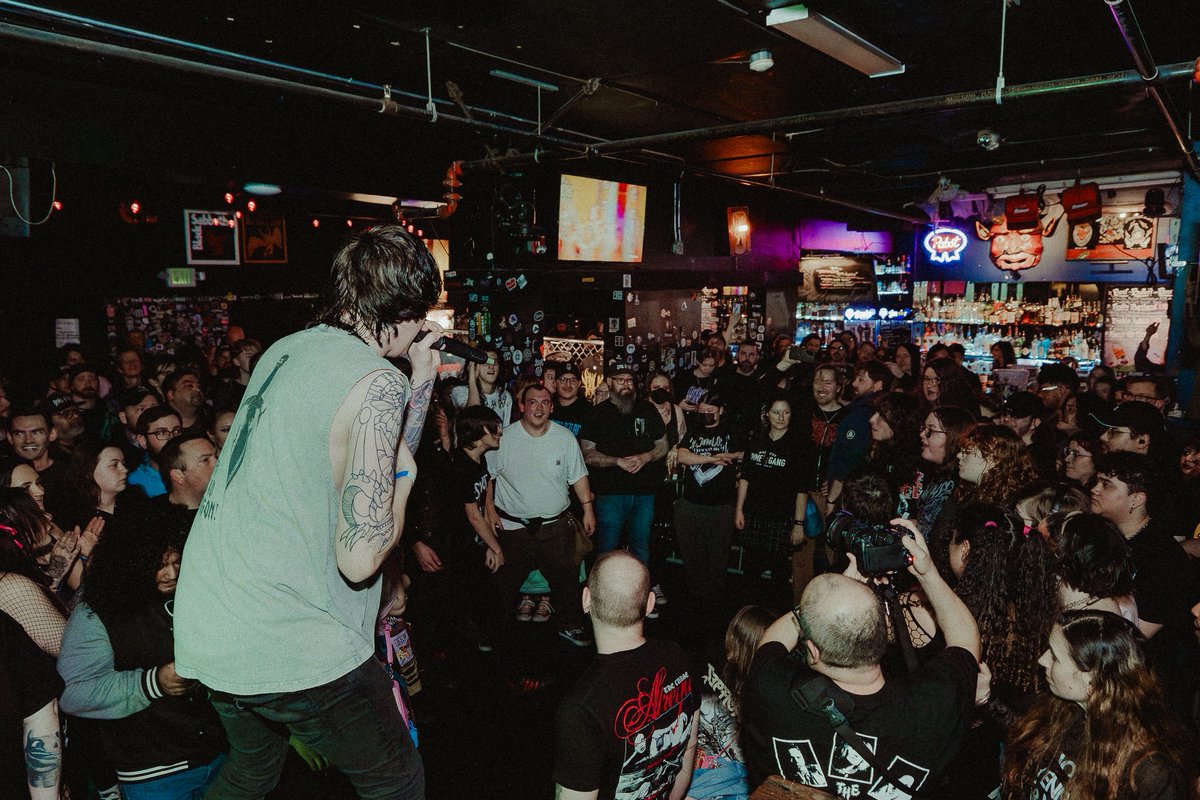 VOTSbandMN's tweet photo. Seattle came with the vibes. Y’all set a great tone for this run. So cool to have people not know who we are and walk away expressing how much they want us to come back. Means the world 🔥🤟❤️

SOLD OUT YAKIMA WA TONIGHT FOR @opalinskyband WITH @youngmedicine 

📸 : Dom Delfino https://t.co/U1aOtLDcSg