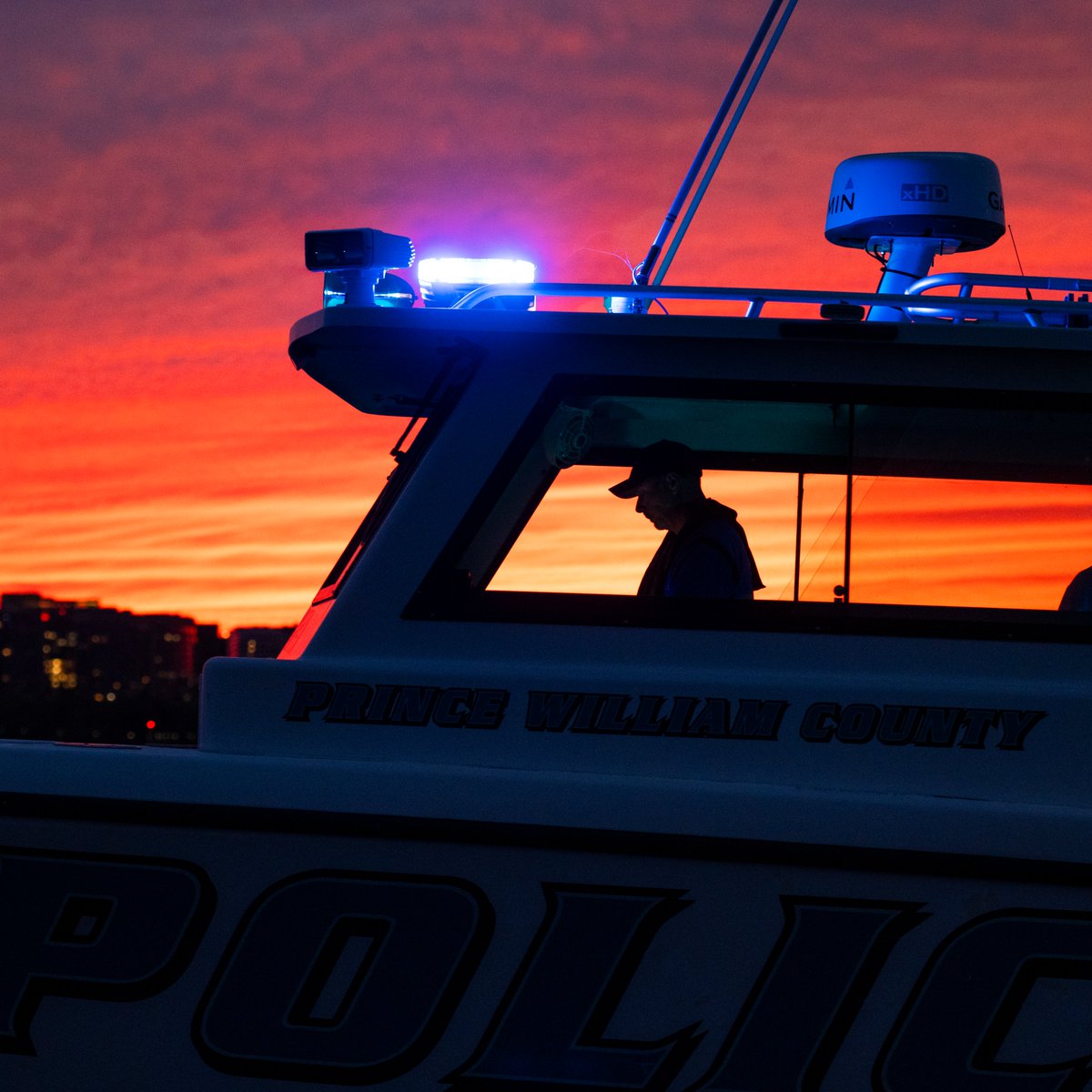 PWCPolice's tweet image. Daylight savings is FINALLY here. Warm days are ahead. With fishing season and contests kicking off, remember to boat smart and stay safe on our waterways! Tag us in your biggest catch.🐟  #PWCPD #MarineMonday #PWCProud #SafeBoating 💙