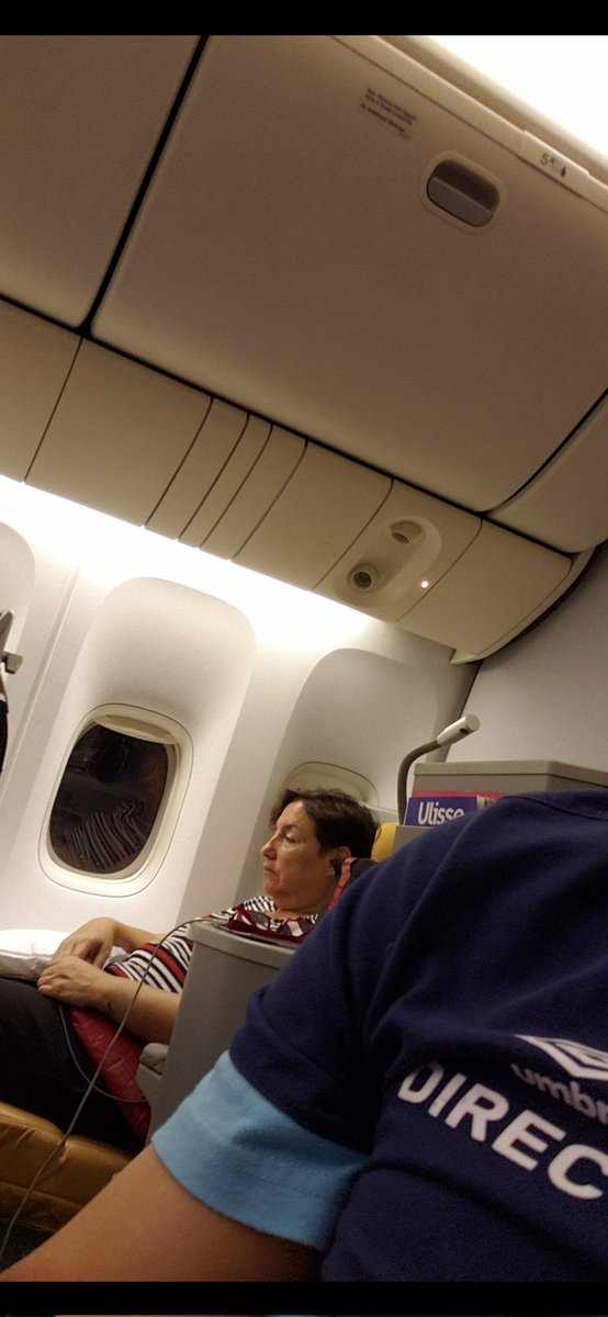 <a href="/hernan_sr/">H</a> Se nota que jamás has viajado en avión. Es la fila 12 (primera fila de turista). Aprende e infórmate. Los #ZurdosDeMierda son los únicos que les gusta gozar de los privilegios pagados por los chilenos.