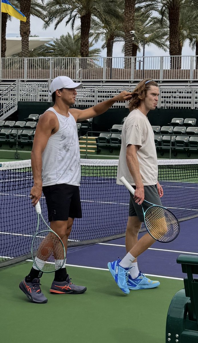 I understand Darderi we all want to touch his hair 😅