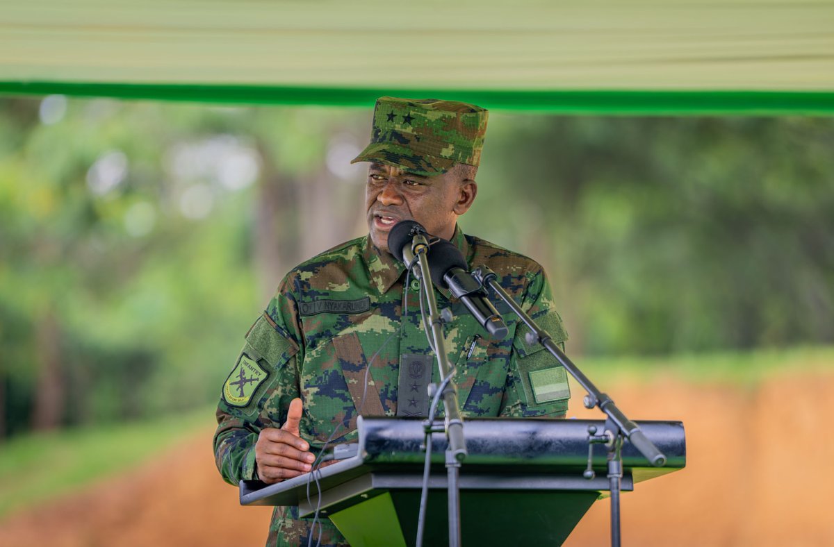 RWANDA Officers and other ranks from the Rwanda Defence Force (RDF ...
