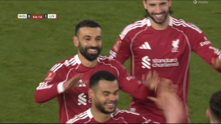 damian_iwuoha's tweet photo. Liverpool celebrate their 2ND GOAL vs wolves #wolvesliverpool https://t.co/kl388ZDSpX