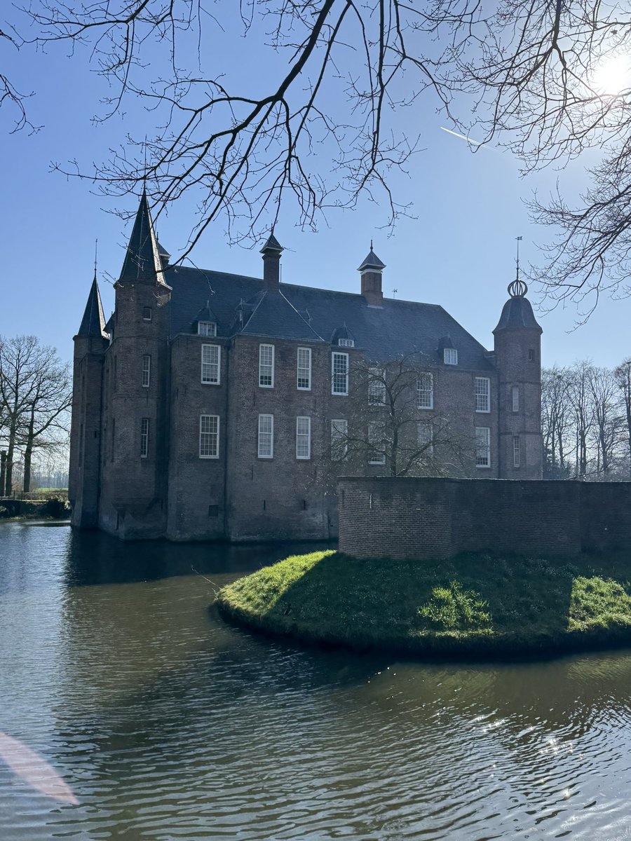 Burgemeester Röell tweet media