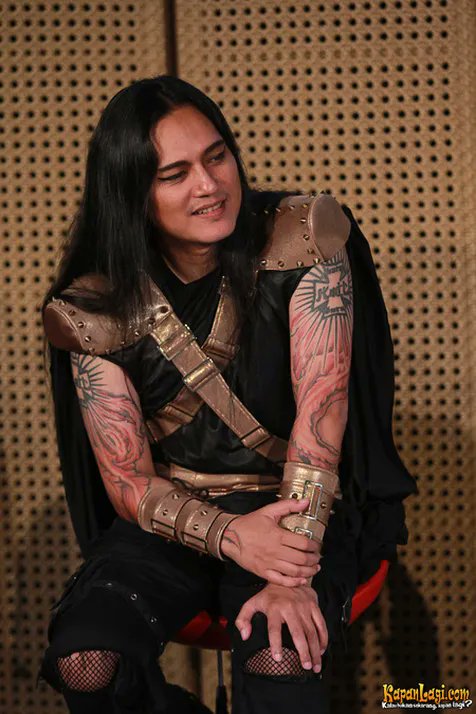 MIDLIFE CRISIS ! tweet media