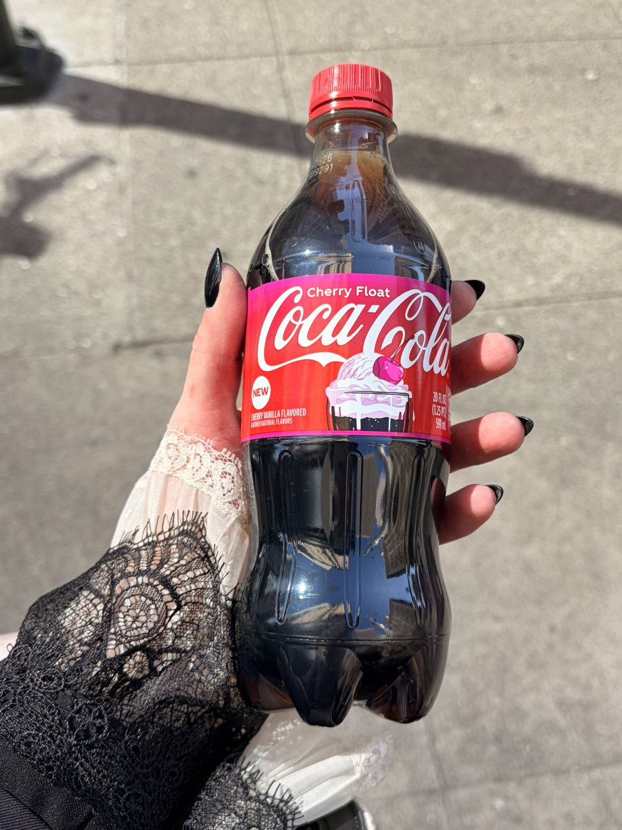 † lucia scarlet 🩸 tweet media