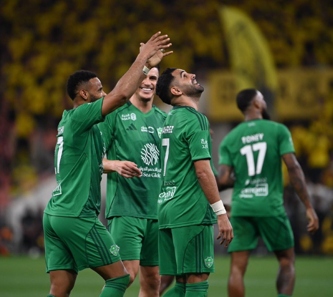 KH11771's tweet photo. الأهلي يكتب الفرح ويقدم الدرس المعتاد للجار 💚

أداء كبير وفوز مستحق للأهلي.
شكراً ياسله، شكراً للاعبين، وشكراً للجماهير البهيّة.

جدة بسيطرة خضراء 💚💚 https://t.co/6nZjqBhZ56
