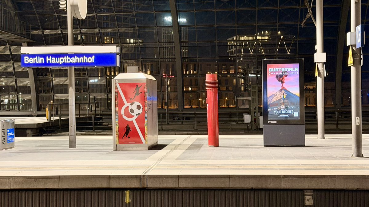 luisassardo's tweet photo. Me bajo en la estación central de trenes en Berlín y esta lleno de anuncios de Guatemala. Se me salieron las lágrimas. Gracias @InguatPrensa https://t.co/XgKr8YiFhp