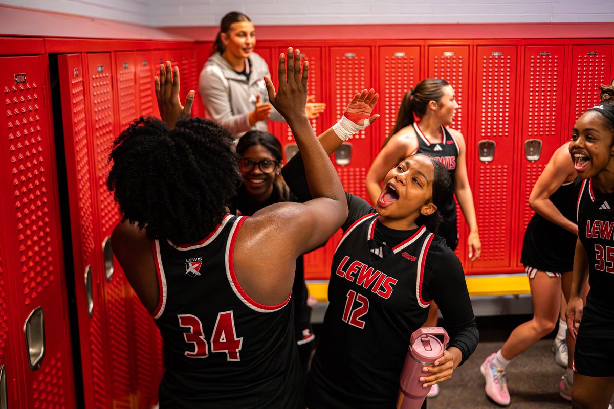 Lewis Women’s Basketball 🏀🔴⚪️ tweet media