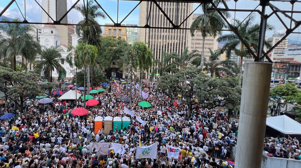 CAMPAÑA DE DIFAMACIÓN DESDE ANTIOQUIA 

En Medellín, nuestra campaña realizó una gran demostración de fuerza, el acto multitudinario del pasado 12 de febrero en el Parque Berrío. 

Me informan que ante el crecimiento del Pacto Histórico, en Antioquia sectores de extrema derecha