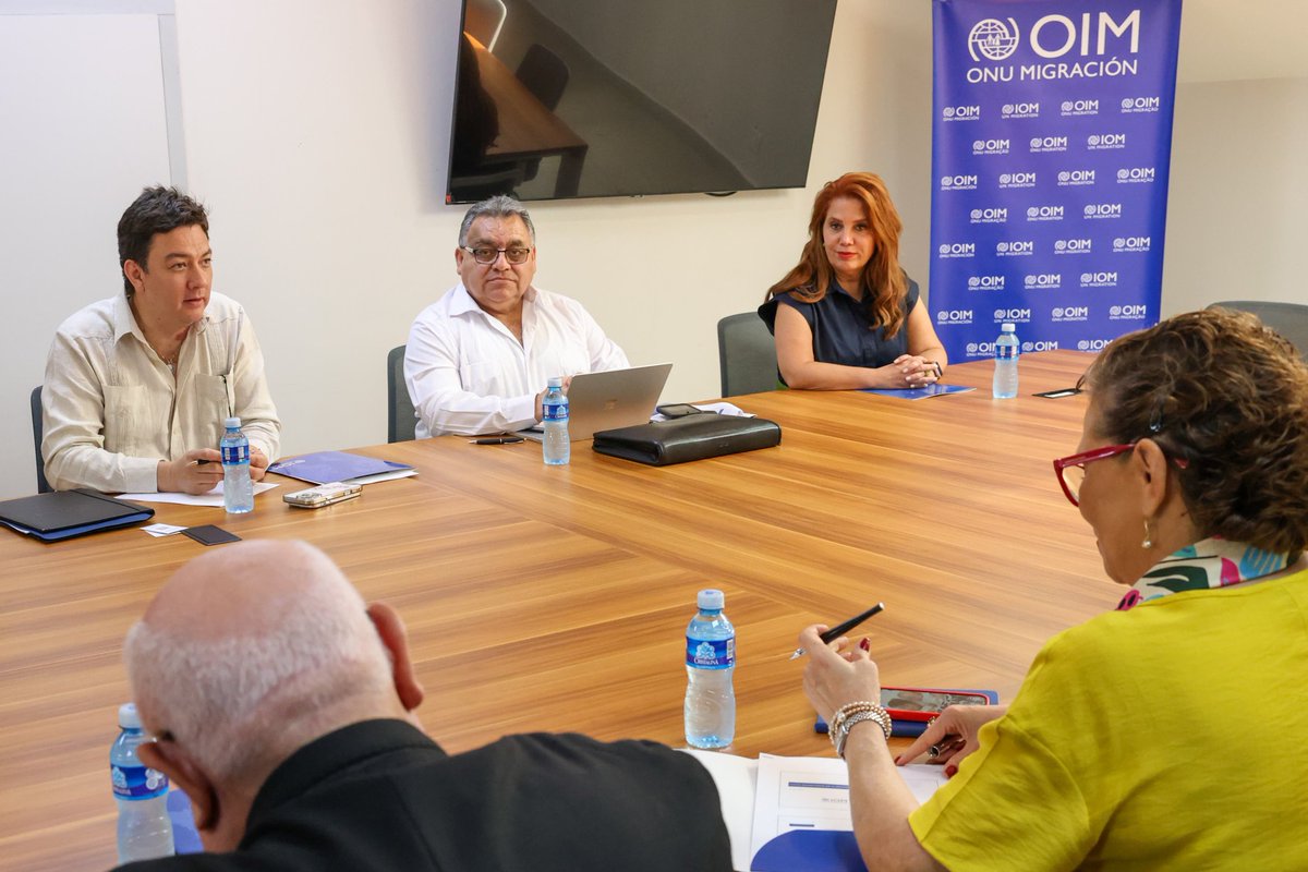 MinexGt's tweet photo. 🇬🇹🇵🇦 | En el marco de su visita oficial a Panamá, el Viceministro de Relaciones Exteriores de Guatemala, Eduardo Antonio Escobedo, acompañado del Director General de Migración, Danilo Rivera, sostuvo una reunión de trabajo con la Directora Regional representante de la Organización Internacional para las Migraciones (OIM), María Moita, y con el equipo de ese organismo en Panamá. El propósito fue intercambiar perspectivas sobre los flujos migratorios en la región y analizar diversos temas vinculados a la movilidad humana.

Durante el encuentro, se abordaron los principales desafíos y tendencias migratorias que enfrenta la región, así como las oportunidades para fortalecer la cooperación y coordinación entre los Estados y los organismos internacionales en la gestión ordenada, segura y regular de la migración.

Asimismo, se dialogó sobre la importancia de impulsar mecanismos regionales de cooperación en materia migratoria, destacando el papel de Guatemala en la presidencia pro tempore de la Conferencia Regional sobre Migración para el año 2026, así como el liderazgo de Panamá en el Proceso de Quito, con el objetivo de generar sinergias y promover respuestas regionales coordinadas frente a los retos actuales.

🔗https://t.co/5vjH5iCRdS