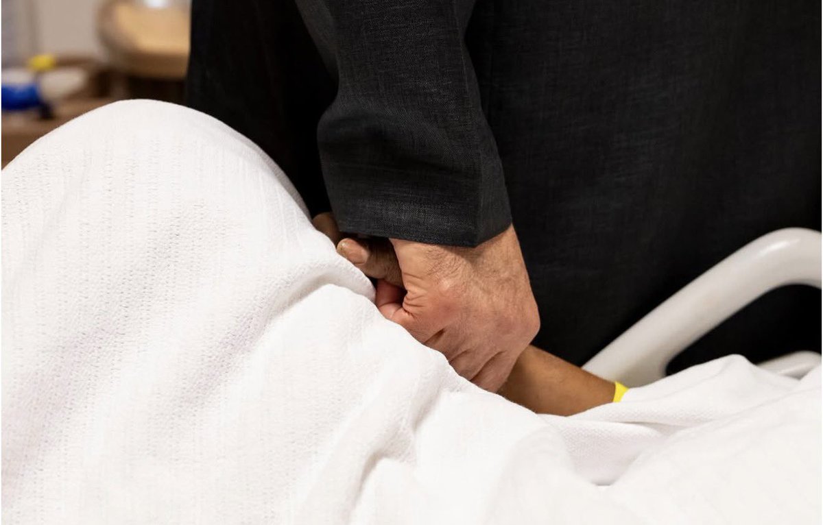 This is a very powerful picture – a very solid message from the UAE leadership to every person living in the UAE:

WE ARE WITH YOU ALWAYS 🤍🙏🏼