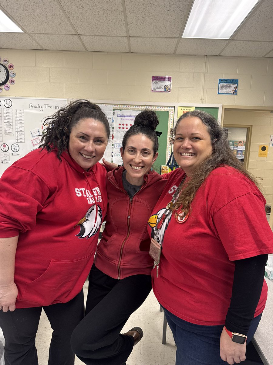 MrsDiamond9's tweet image. Standing together with #CatholicTeachers from @elemdp and @OECTAProv units in support quality publicly funded education for our community, students &amp;amp; schools. #RedforEd