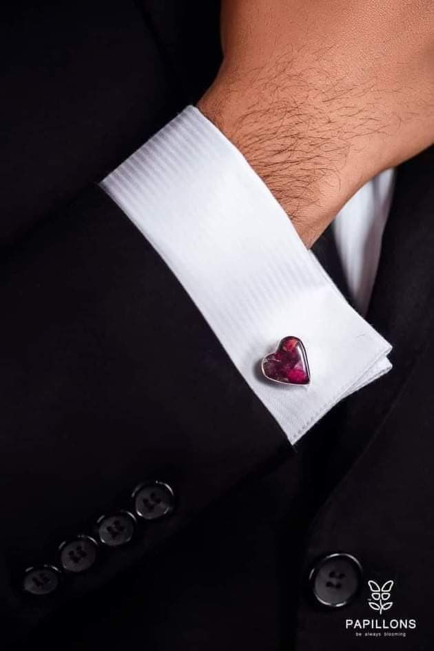 A elegância é a arte de não se fazer notar, aliada ao cuidado sutil de se distinguir. 

Glória Kalil 🌹🎩