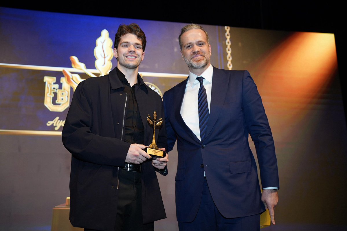 #AydınlıkGelecekÖdülleri2025 “Yılın Takımı Ödülü”nün sahibi Fenerbahçe Beko Erkek Basketbol!