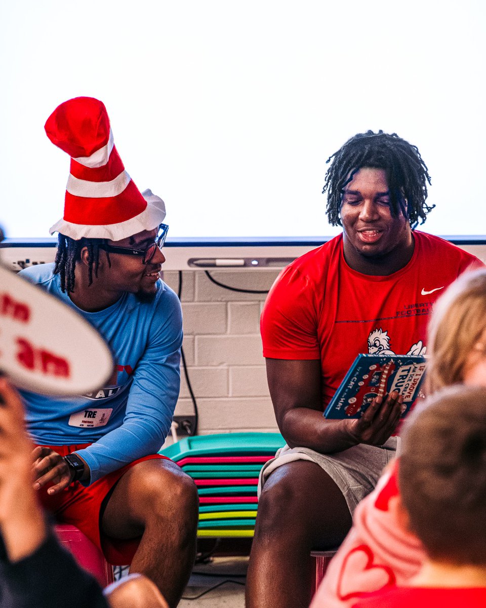 LibertyFootball's tweet photo. Hop on Pop! Let’s read nonstop! 

Liberty football players spent the day at Tomahawk Elementary reading with students and encouraging a love of literacy.

This year’s event raised $4,200+ to add books to the classroom libraries of 35 teachers. https://t.co/MFMJIRyngP