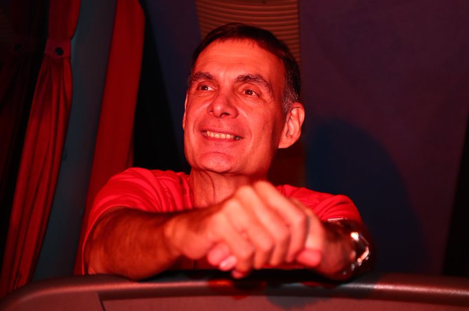 redcentre.gr tweet media