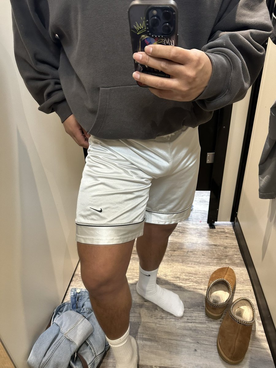 sam_dazzle's tweet photo. Thrift store finds😮‍💨 https://t.co/gwigUdy6Aa