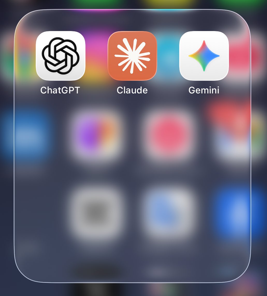 جربت ChatGPT و Gemini و Claude في 6 مهام بوريك نتيجتها 

مو مقارنة نظرية سألتهم نفس الاسئلة وقارنت النتائج

النتيجة: ما فيه واحد افضل من الكل ، كل واحد ملك في شي معين

تعال اوريك مين تستخدم ومتى 👇🏻