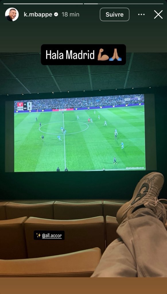 « 𝗛𝗔𝗟𝗔 𝗠𝗔𝗗𝗥𝗜𝗗 💪🏽🙏🏽 »

Kylian Mbappé 🇫🇷 devant le match du Real Madrid dans un hôtel parisien. 😁

📲 IG