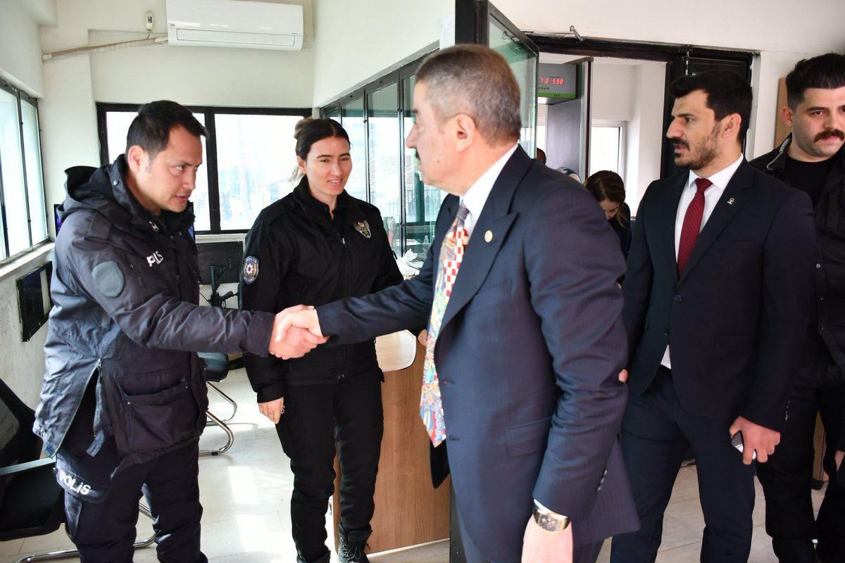 AK Parti #Şırnak Milletvekili Arslan Tatar #İdil İlçe Emniyet Müdürü Özgür Seyhan’a nezaket ziyaretinde bulunarak ilçemizin  güvenliğini sağlayan emniyet teşkilatımıza başarı dileklerinde  bulundu.