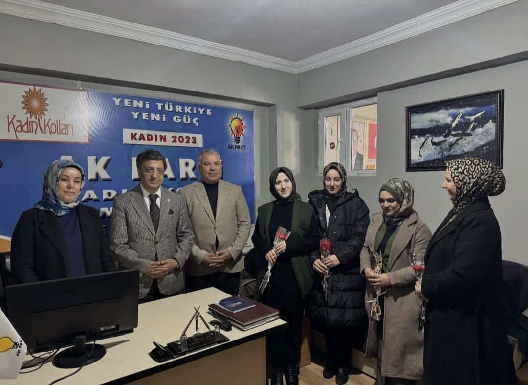 Milletvekilimiz Sayın <a href="/K_Turkmenoglu_V/">KAYHAN TÜRKMENOĞLU</a> , parti binamızı ziyaret ederek bizlerle bir araya geldi. Nazik ziyaretlerinden dolayı kendilerine teşekkür ederiz. <a href="/tugbaisikercan/">Tuğba IŞIK ERCAN</a> <a href="/ArvasAbdulahat/">Abdulahat Arvas</a> <a href="/zerrin_alpaslan/">Zerrin Alpaslan</a> <a href="/AKKADINGM/">AK Parti Kadın Kolları</a> <a href="/Sevdacicek25/">Sevda Çiçek</a> <a href="/agirtass324/">Sevda Gündoğdu</a>