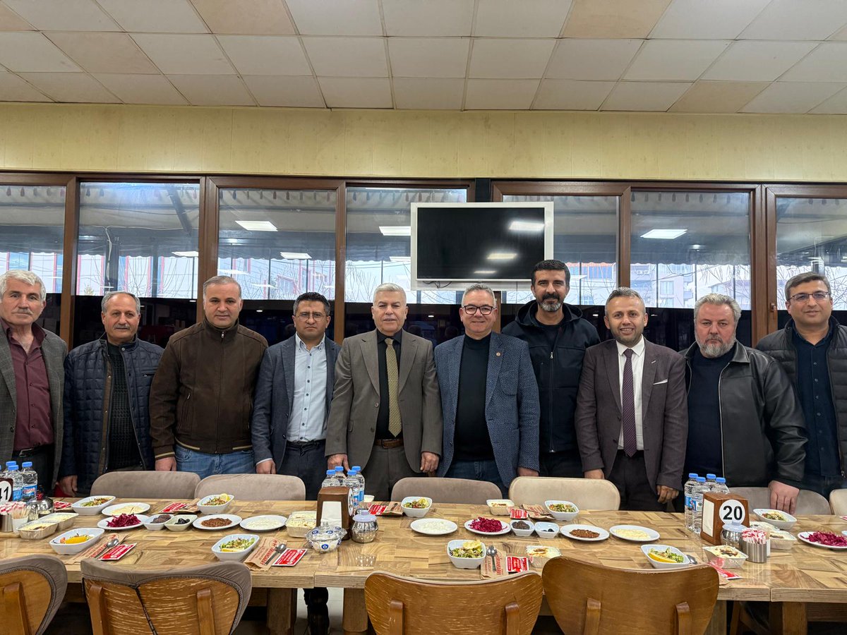 omerkarakus1983's tweet photo. Yeni Adıyaman Esnaf ve Sanatkârlar Kredi ve Kefalet Kooperatifi Başkanı Mustafa Salman’ın ev sahipliğinde düzenlenen iftar programına,Adıyaman Basın Kartı Sahipleri Derneği olarak davet edildik,katılım sağladık.Ramazan bereket,paylaşmanın en güzel yaşandığı zamanlardan biridir https://t.co/bUfHlxLsYh