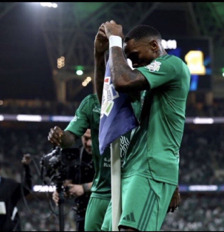 mona💛💙 tweet media