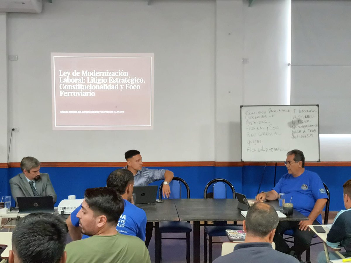 JulioSosaFrate's tweet photo. Ayer participé, junto a Julián Sosa Cappello y en representación del Secretariado Nacional de La Fraternidad, de una charla informativa realizada en el Local Social de la Seccional Tolosa sobre la denominada Ley de Modernización Laboral recientemente sancionada por el Congreso. https://t.co/Z3i8jNC29T