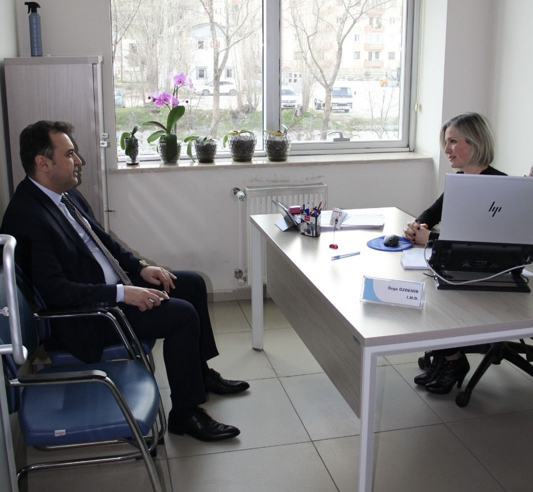 Genel Müdürümüz Samet Güneş, Isparta Çalışma ve İş Kurumu İl Müdürlüğümüzü ziyaret ederek yürütülen çalışmaları yerinde inceledi. İl Müdüründen bilgi alan Genel Müdürümüz, Kurum personelimizle bir araya geldi. Hizmet süreçlerini yerinde inceleyerek vatandaşlara sunulan