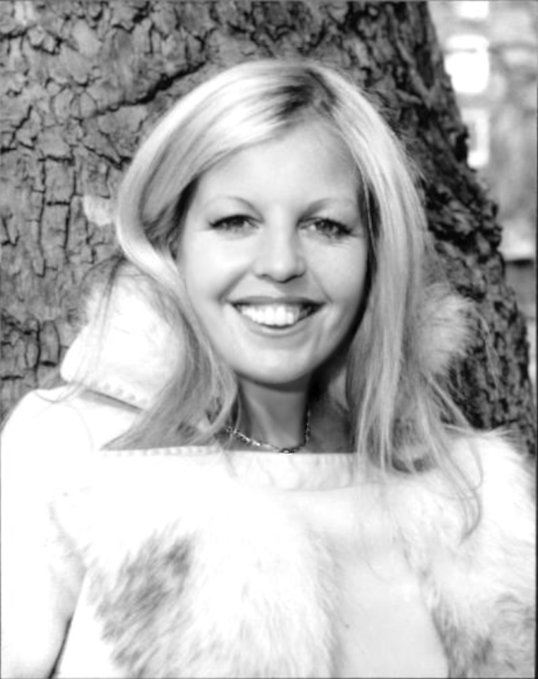 🦩 Sally Thomsett 🦩 tweet media
