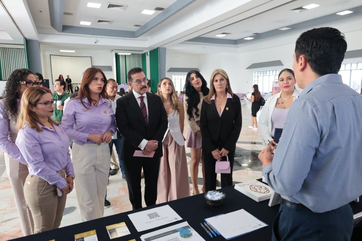 redjaliscomujer's tweet photo. ¡Éxito total en la Expo Mujer: Conmemoración y Acción! 💜
Una jornada de empoderamiento y sororidad junto al @SNTSS_Jalisco y la Red de Mujeres. Contamos con la presencia del Senador Dr. Carlos Lomelí (@DrCarlosLomeli) fortaleciendo este espacio de derechos. ✊✨ #RedDeMujeres https://t.co/nVTjxZo5Le