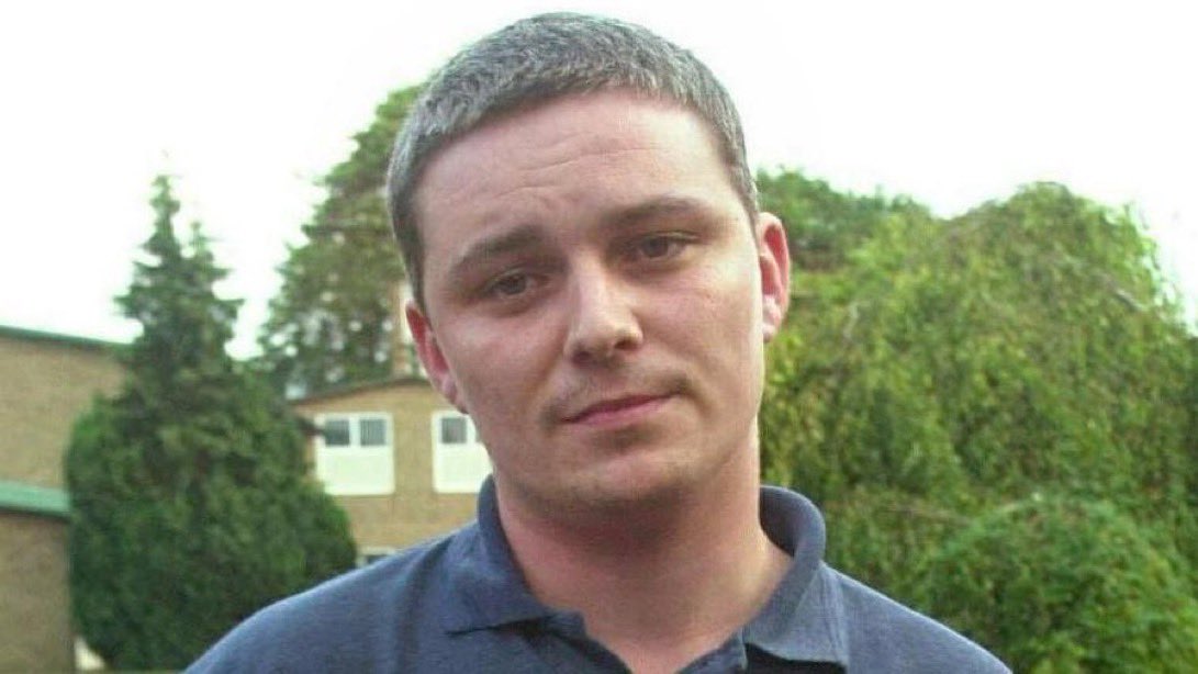 GauciReports's tweet photo. 🚨BREAKING: Soham child killer Ian Huntley's life support just got SWITCHED OFF.  

Hours left. Brain dead vegetable after that prison smashing.  

Burn in hell you evil piece of shit!

Finally some justice for Holly &amp; Jessica. 🔥👋 https://t.co/NXmcwRD1Cf