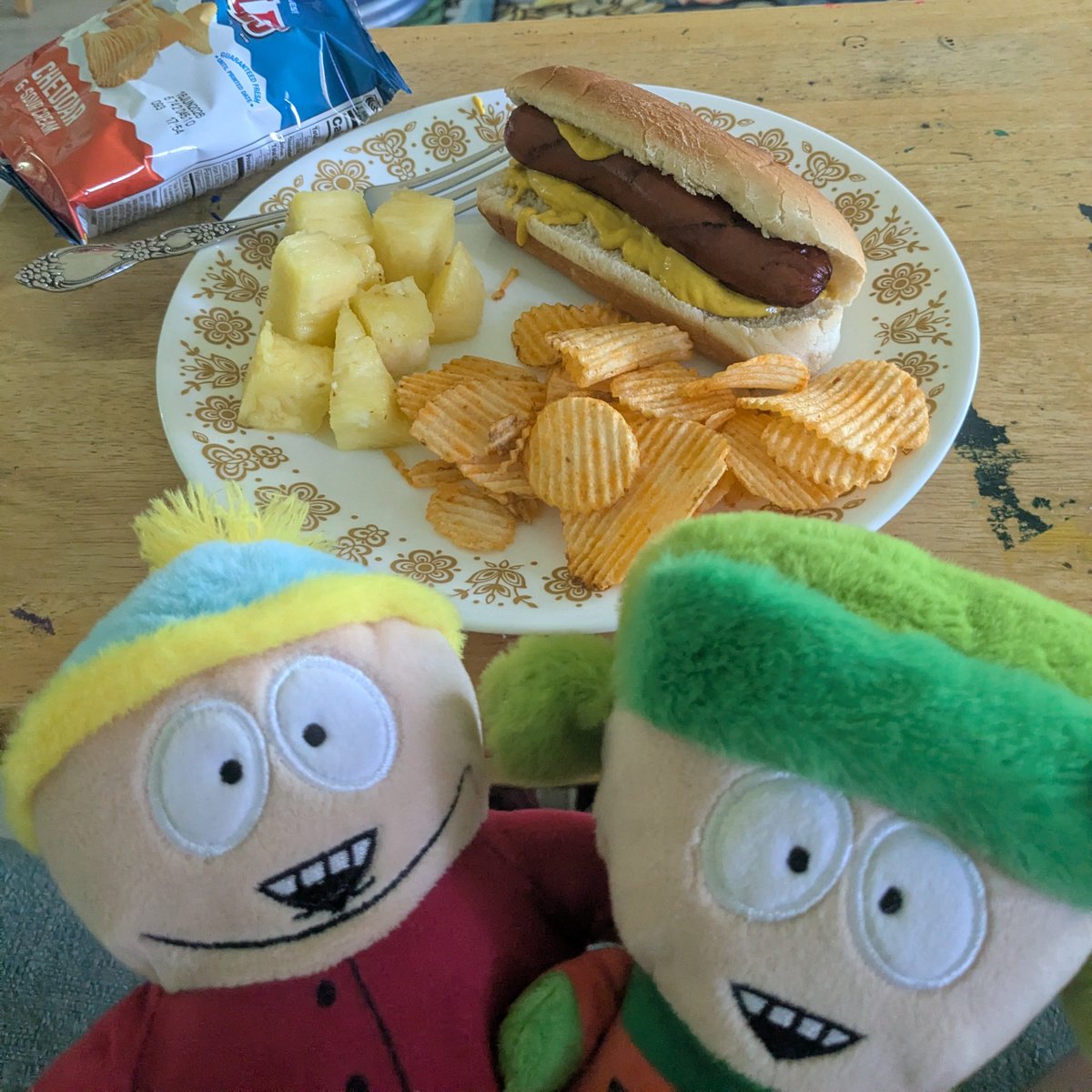 Crocodile_83's tweet photo. Guess who finally ate decent food today 😋 (ft. my kyman plushies cause yeah)
| #kym https://t.co/kwRzfoZdP5