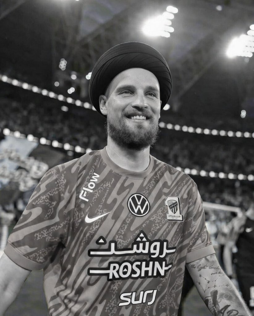 زنبور نيش زده 🐝
 #الاهلي_الاتحاد