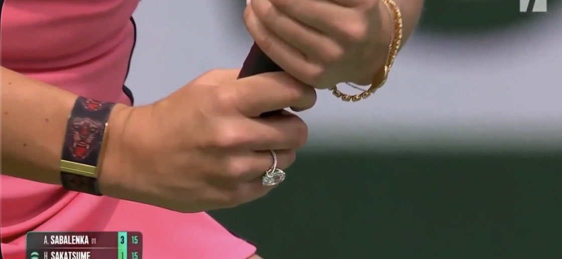 sabalenka’s playing with her massive engagement ring on😭