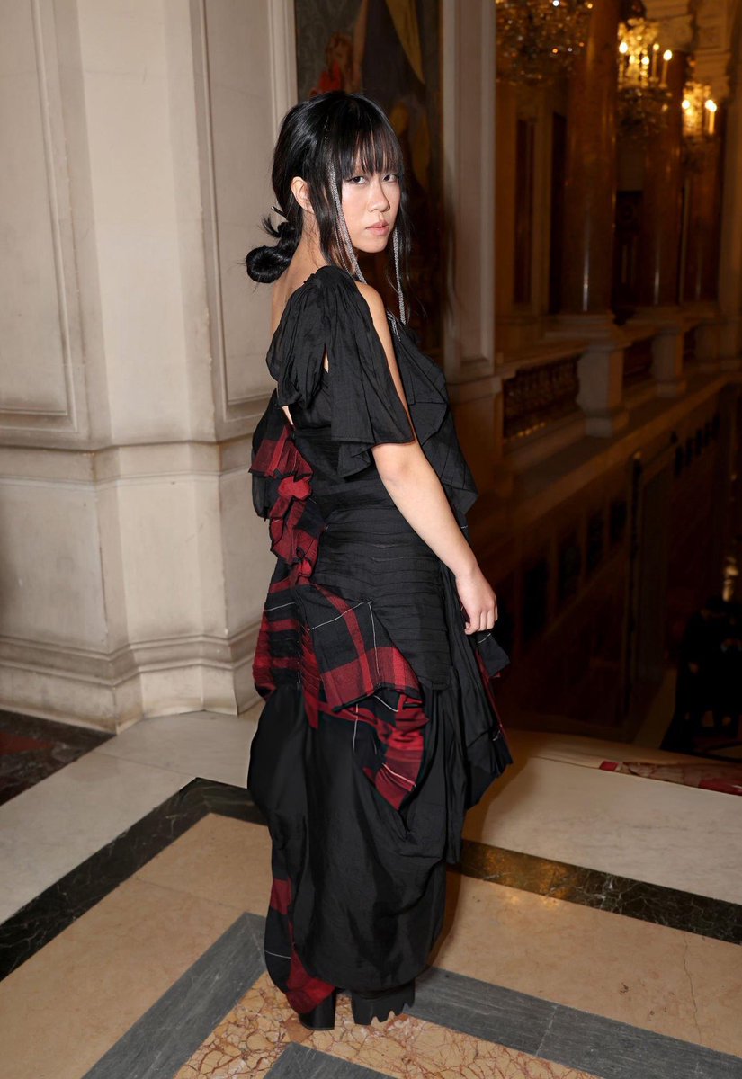 wispsource's tweet photo. wisp serving main character at paris fashion week ✨

📸: pierre suu / @GettyImages https://t.co/Alh0UcYibS