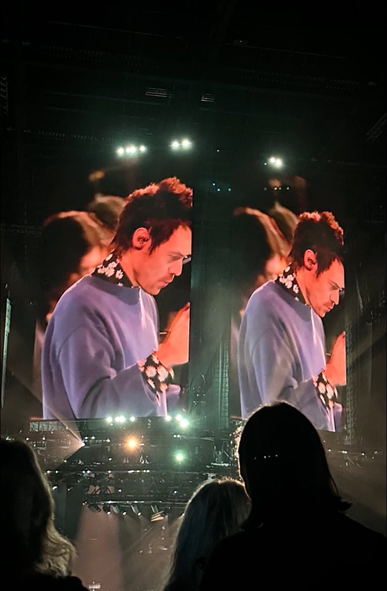 1D_Updates_BR's tweet image. Harry hoje (06/03/2026) no One Night Only do “Kiss All The Time. Disco, Occasionally.” no Co-op Live em Manchester, na Inglaterra.

#ONOManchester #OneNightOnlyManchester
#KATTDOManchester