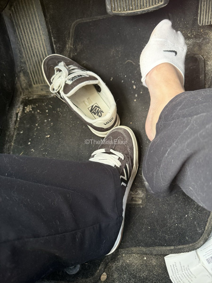 TheMissElixir's tweet image. Ugh!! I hate when my no-show socks slip off my feets… 🥲🥺 #peds #pedsocks #nike #fyp