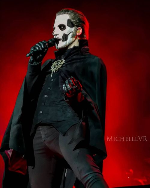 every time i open my gallery i get hit with horrible wave of missing copia. today it's yearning for dracopia, esp with papal paint