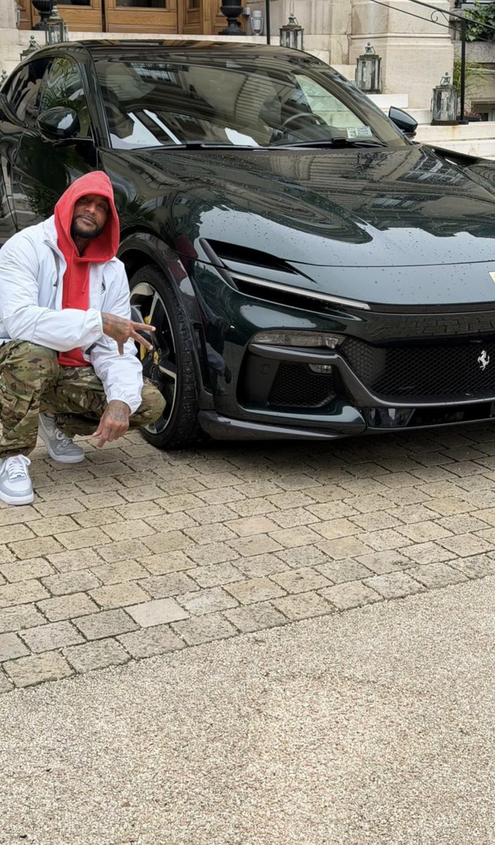 92imzlz's tweet image. Le neg** a déjà démarrer l'Purosangue 🏎️ #Booba