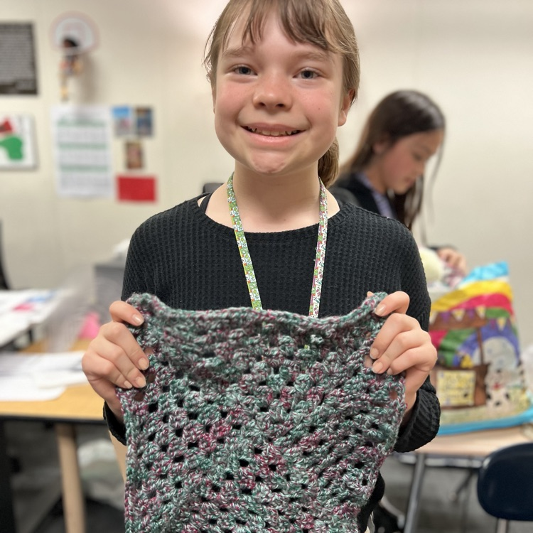 HumbleISD_CMS's tweet image. The Creekwood Yarn Club is on a roll! 🧶✨ From colorful granny squares to cozy creations and even wearable masterpieces, these talented students are stitching creativity into every loop. We’re knot kidding… these are amazing! #TheColtWay