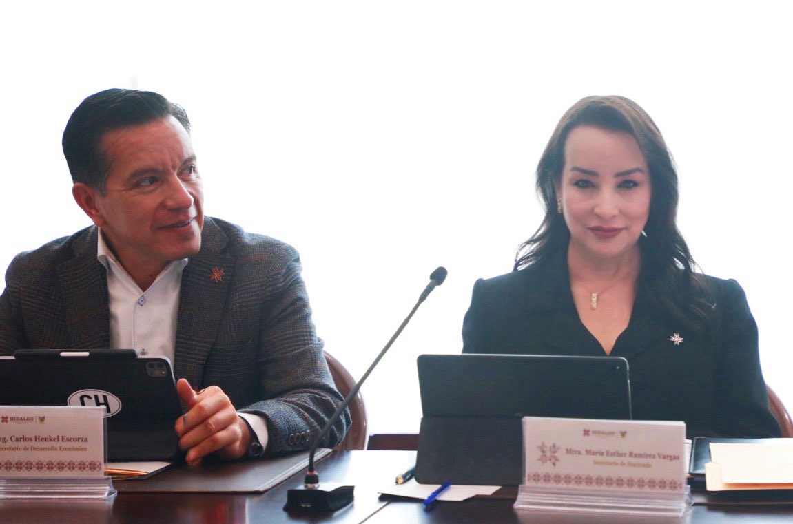 Seguimos trabajando con rumbo claro.
Durante la reunión de gabinete del mes de marzo, encabezada por el gobernador <a href="/juliomenchaca_/">Julio Menchaca</a> , analizamos avances y reafirmamos la coordinación entre dependencias para impulsar las acciones que están transformando a Hidalgo.

#PrimeroElPueblo