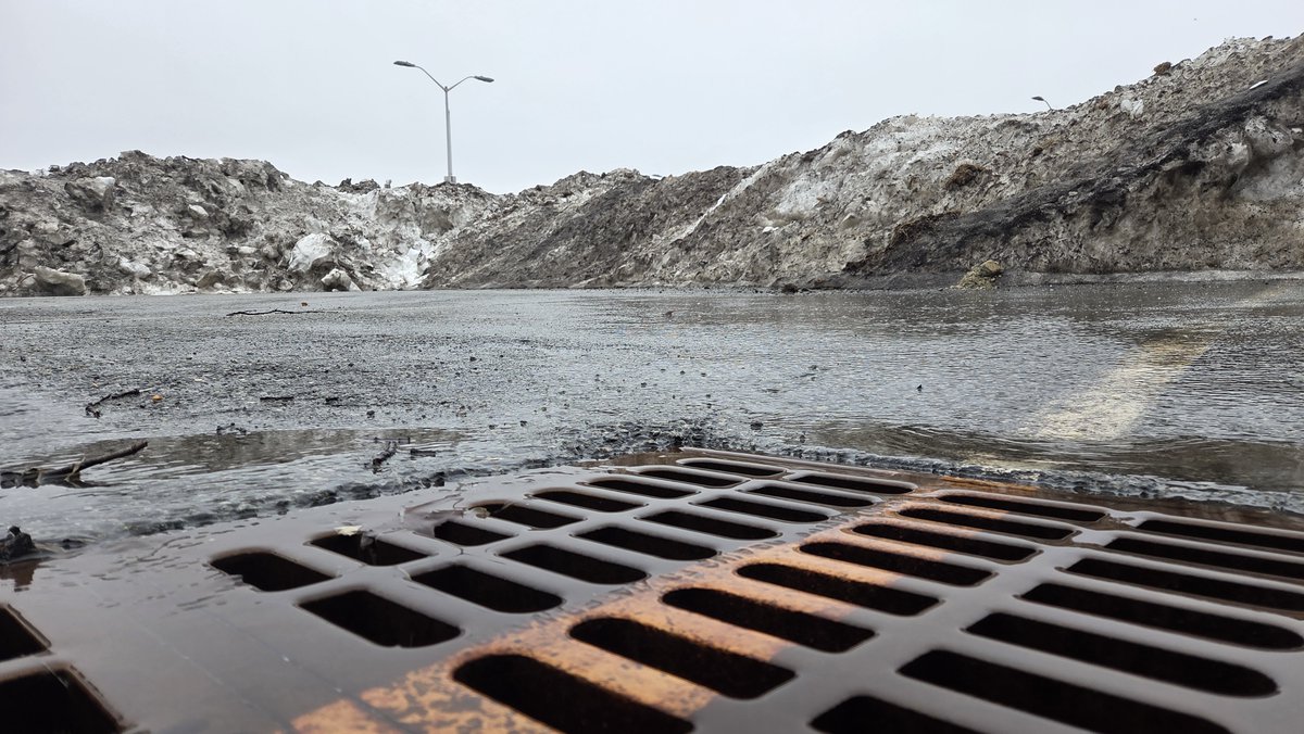 RidePATCO's tweet photo. ❄️When will the #PATCOsnowpile disappear?
The massive pile at Haddonfield Station is melting, and with temps in the 70s next week, its days may be numbered.
📅 Guess the date it will fully melt
💳 Closest prediction wins a $20 FREEDOM Card
Reply w/ your guess using #PATCOSnowPile https://t.co/7OjjD6Gip0