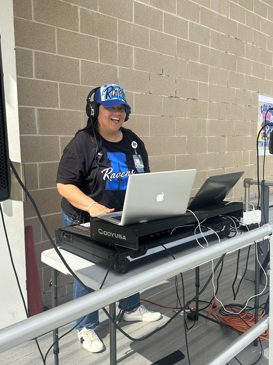 Megan Towle tweet media