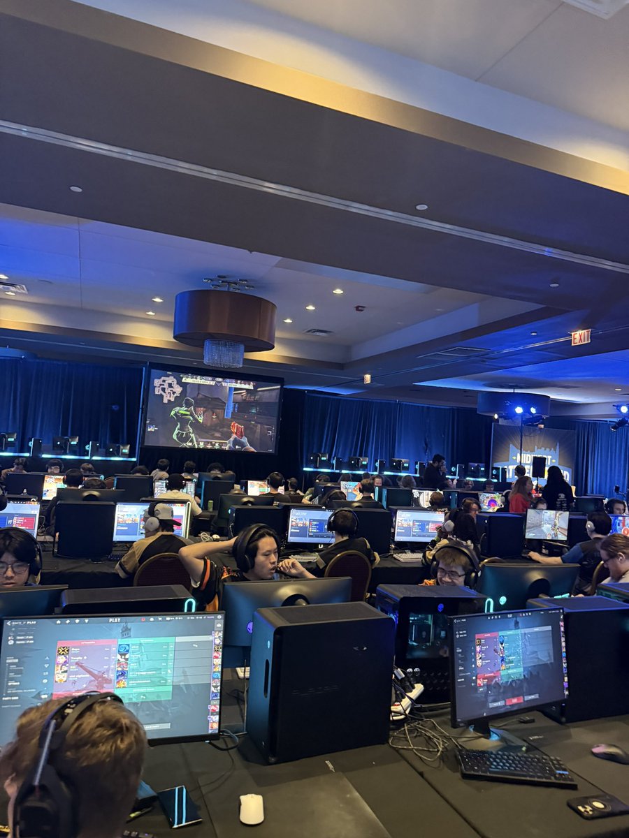 DePaul Overwatch tweet media