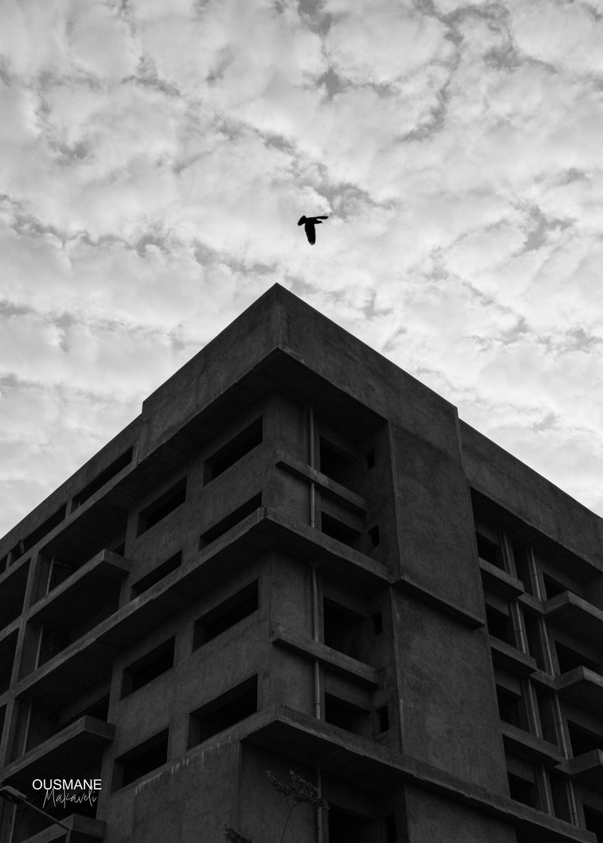 OusmaneMakaveli's tweet photo. Faut que je me penche sérieusement sur les immeubles qui sont dans l’ACI.
Le potentiel photo est énorme. 
.
Bamako 
Aci 2000
Fuji xe5 No édit 
📸 Makaveli https://t.co/WkVSWvecXE