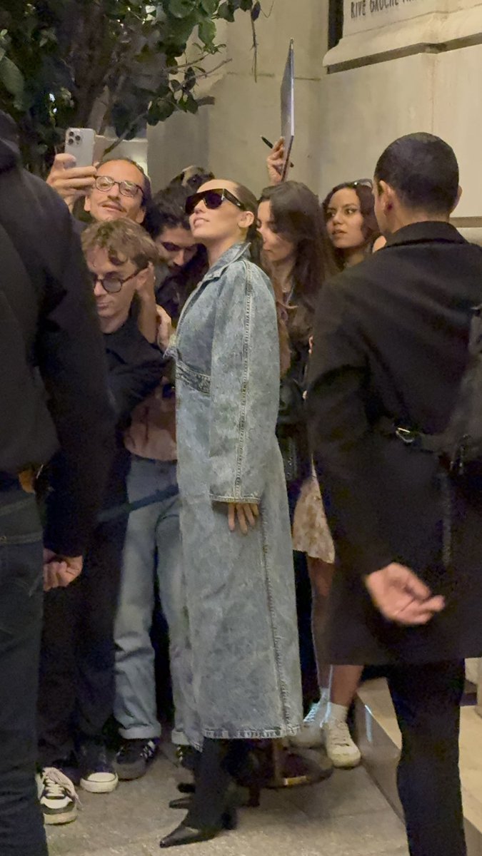 SolakEmilien's tweet photo. @mileysickening Oh yes she was !! ✨❤️ https://t.co/HaqQldiVBS