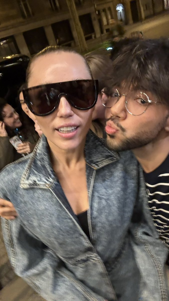 SolakEmilien's tweet photo. @mileysickening Oh yes she was !! ✨❤️ https://t.co/HaqQldiVBS